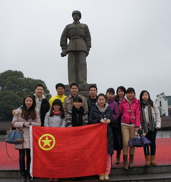 “学雷锋，献爱心”——中国共产主义青年团华体平台委员会开展慰问贫困学生助学活动